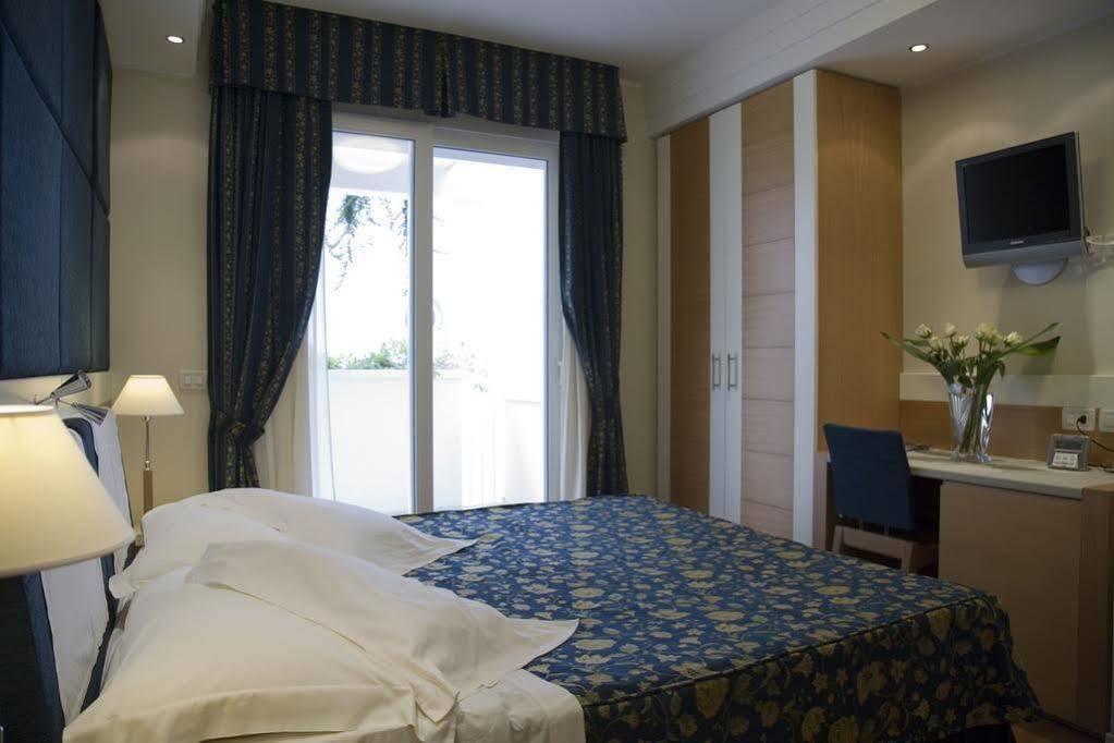 Aparthotel England Риччоне Экстерьер фото