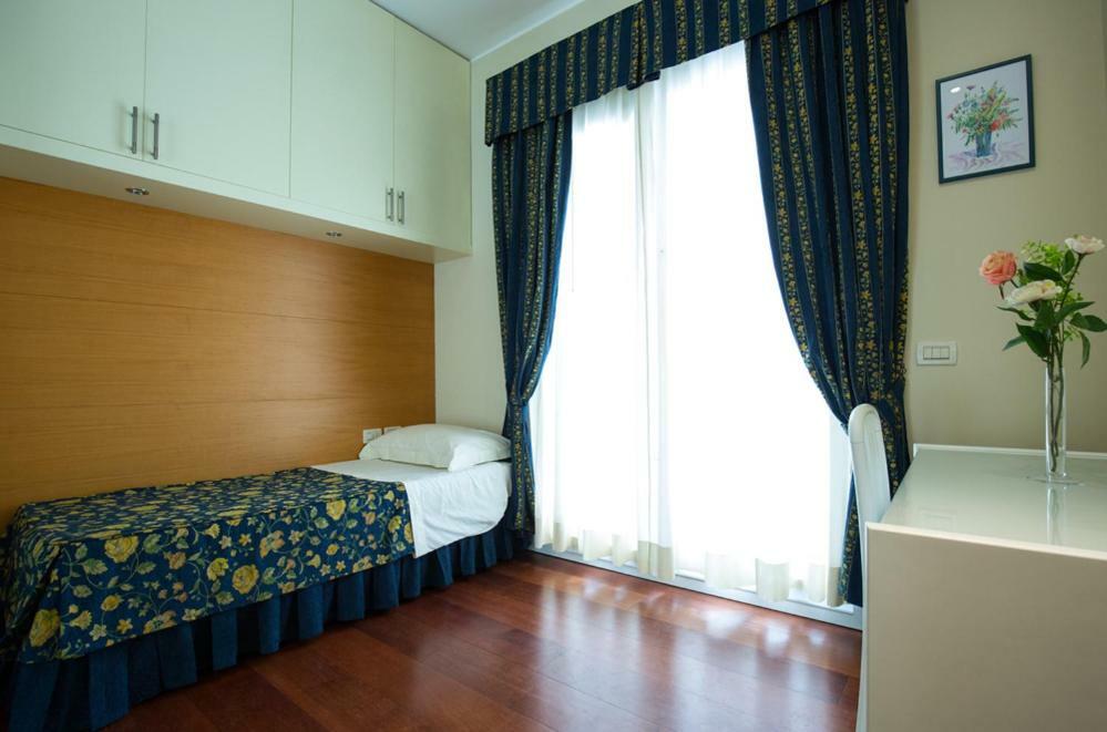Aparthotel England Риччоне Экстерьер фото