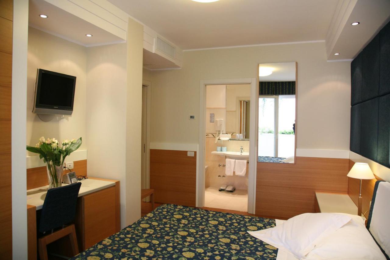 Aparthotel England Риччоне Экстерьер фото